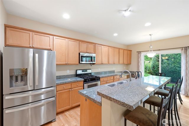 24750 NE 3rd Place, Sammamish, WA 98074