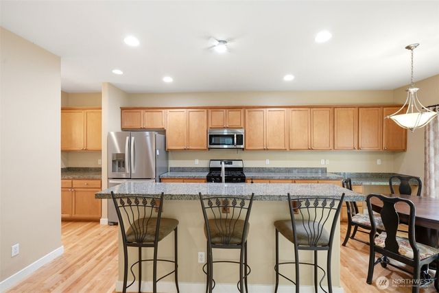 24750 NE 3rd Place, Sammamish, WA 98074