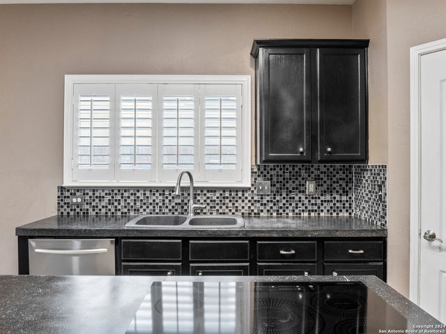 18 NIKITA DR, San Antonio, TX 78248