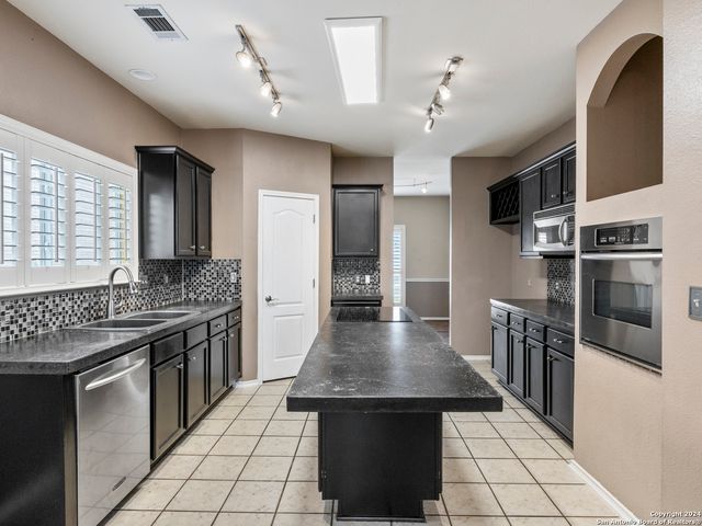 18 NIKITA DR, San Antonio, TX 78248
