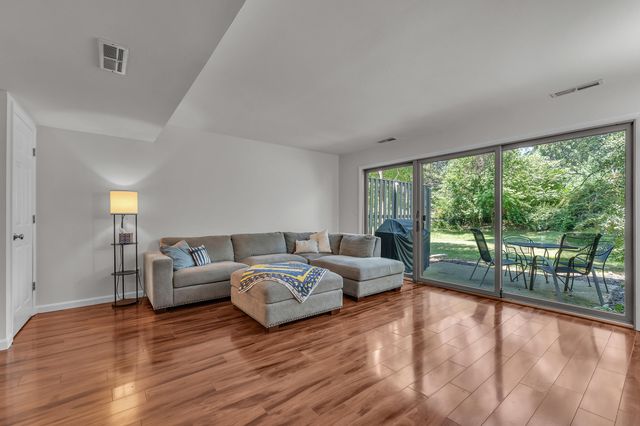 753 Peninsula Court 305, Ann Arbor, MI 48105