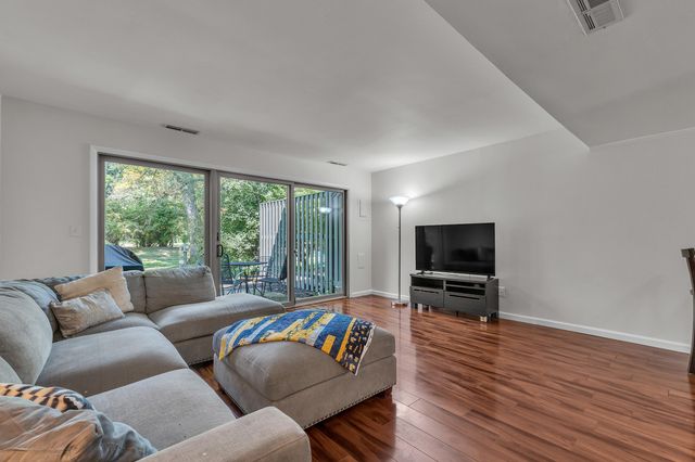 753 Peninsula Court 305, Ann Arbor, MI 48105
