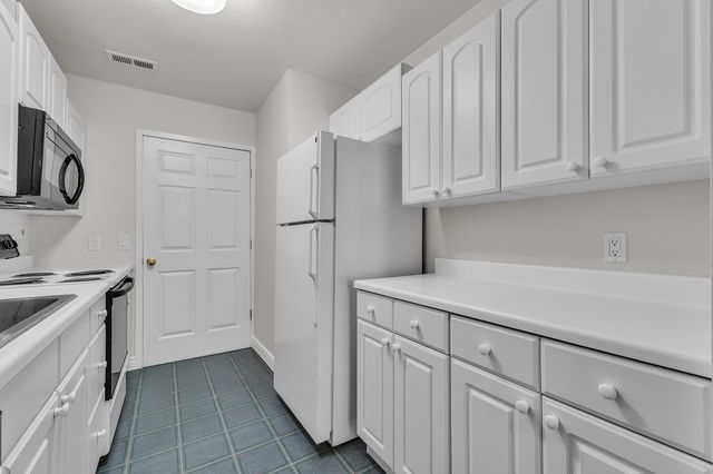 753 Peninsula Court 305, Ann Arbor, MI 48105