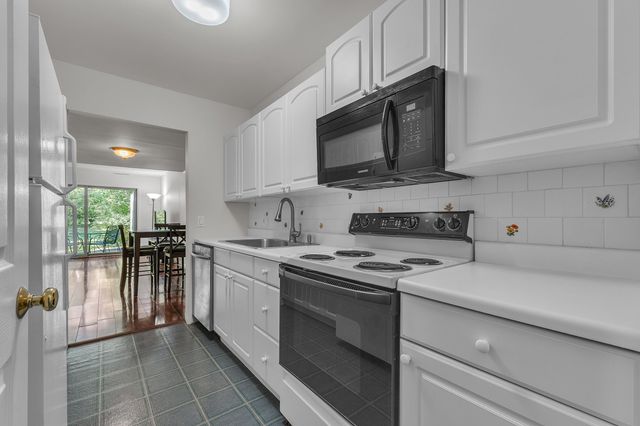 753 Peninsula Court 305, Ann Arbor, MI 48105