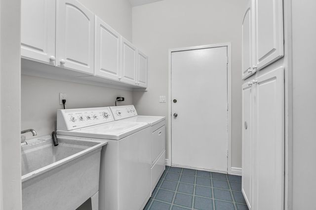 753 Peninsula Court 305, Ann Arbor, MI 48105