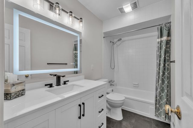 753 Peninsula Court 305, Ann Arbor, MI 48105