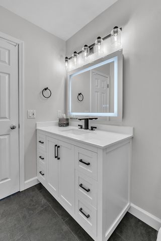 753 Peninsula Court 305, Ann Arbor, MI 48105