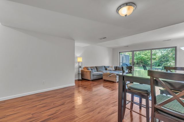 753 Peninsula Court 305, Ann Arbor, MI 48105