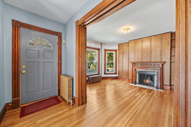 66 Nonotuck St, Holyoke, MA 01040