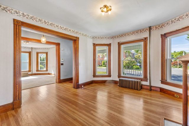 66 Nonotuck St, Holyoke, MA 01040