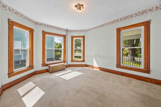66 Nonotuck St, Holyoke, MA 01040