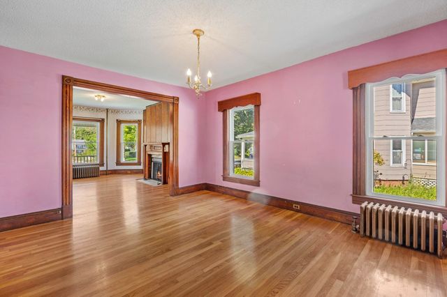66 Nonotuck St, Holyoke, MA 01040