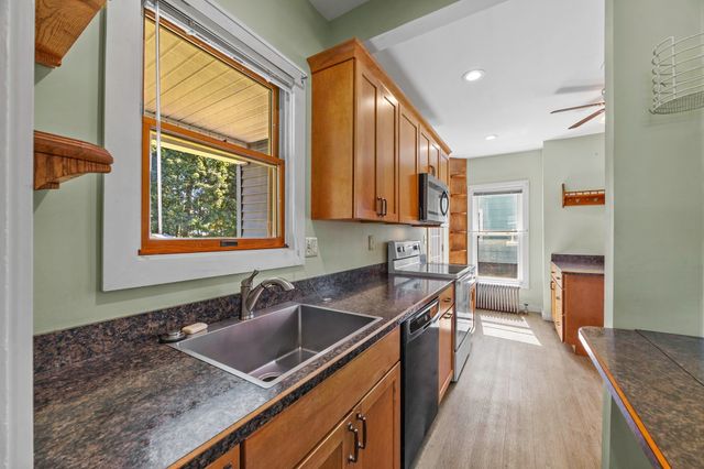 66 Nonotuck St, Holyoke, MA 01040