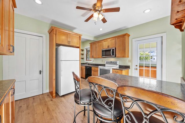 66 Nonotuck St, Holyoke, MA 01040