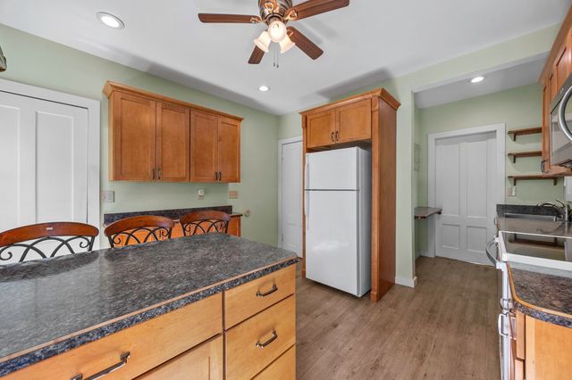 66 Nonotuck St, Holyoke, MA 01040