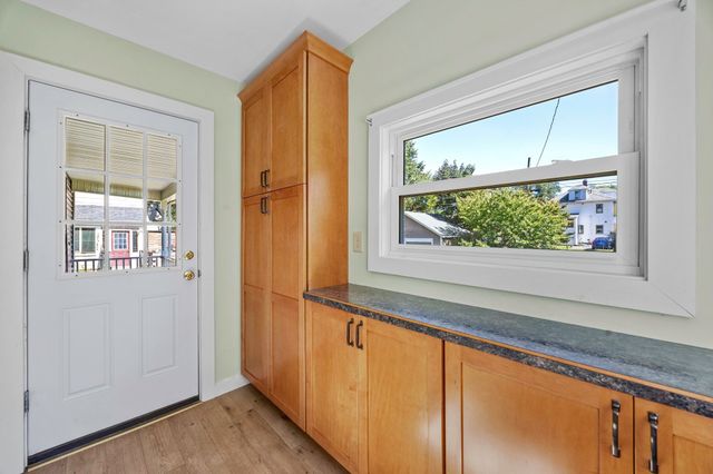 66 Nonotuck St, Holyoke, MA 01040