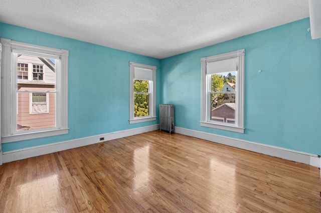 66 Nonotuck St, Holyoke, MA 01040