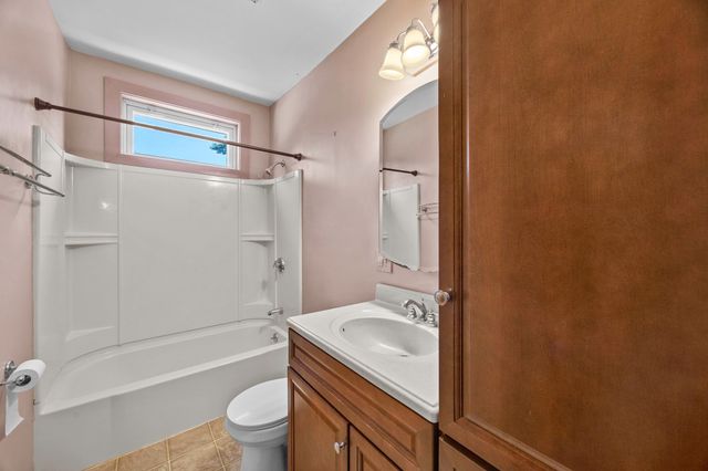 66 Nonotuck St, Holyoke, MA 01040