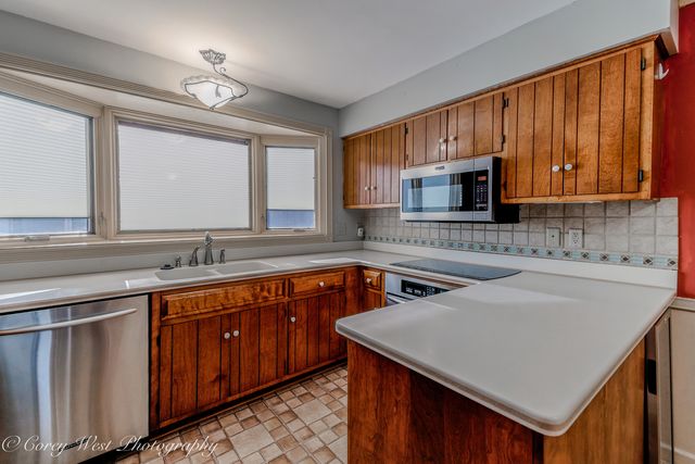 115 S VAN NORTWICK Avenue, Batavia, IL 60510