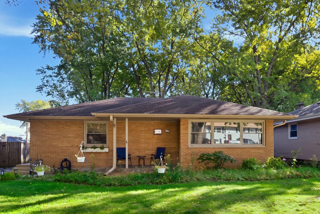 63 N Prairie Avenue, Mundelein, IL 60060 — exterior