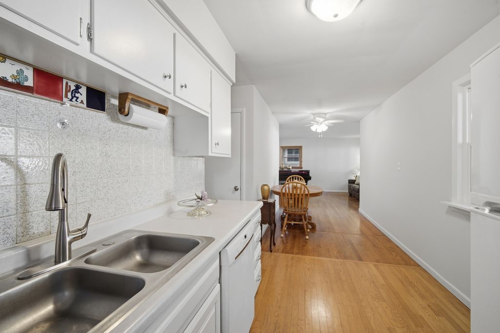63 N Prairie Avenue, Mundelein, IL 60060 — photo 5