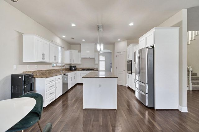 5883 N Leafwood Avenue, Fresno, CA 93723