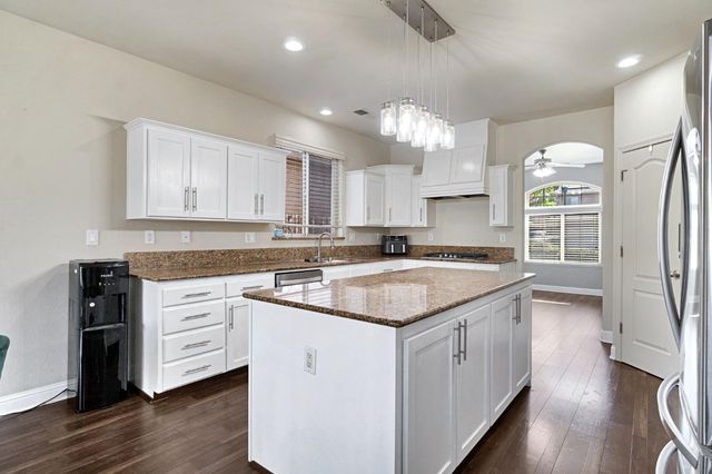 5883 N Leafwood Avenue, Fresno, CA 93723