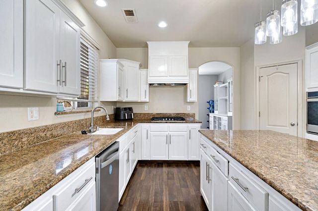 5883 N Leafwood Avenue, Fresno, CA 93723