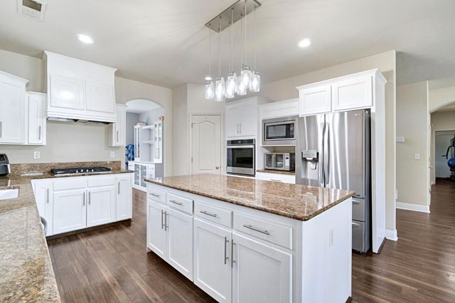 5883 N Leafwood Avenue, Fresno, CA 93723