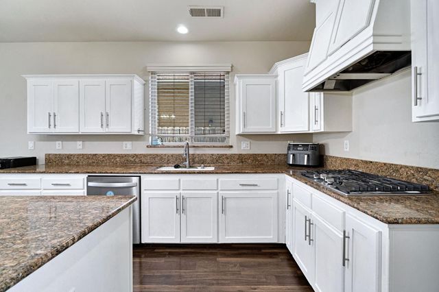 5883 N Leafwood Avenue, Fresno, CA 93723