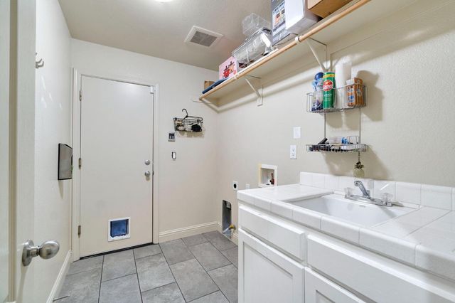 5883 N Leafwood Avenue, Fresno, CA 93723