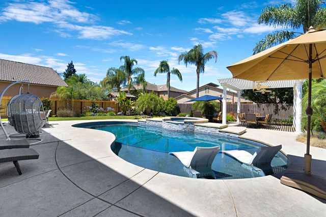 5883 N Leafwood Avenue, Fresno, CA 93723