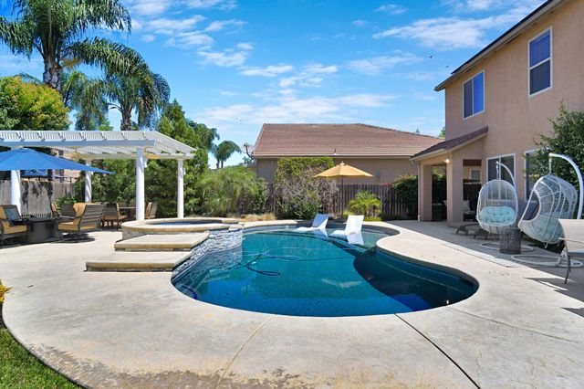 5883 N Leafwood Avenue, Fresno, CA 93723