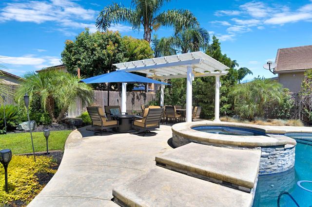 5883 N Leafwood Avenue, Fresno, CA 93723