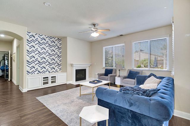 5883 N Leafwood Avenue, Fresno, CA 93723