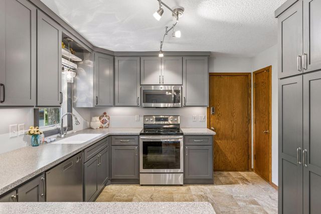 6232 Birchwood Road, Woodbury, MN 55125