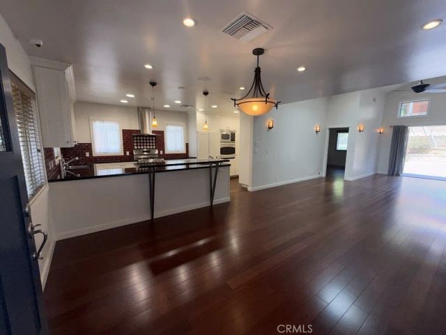 2746 N Kenneth Road North, Burbank, CA 91504