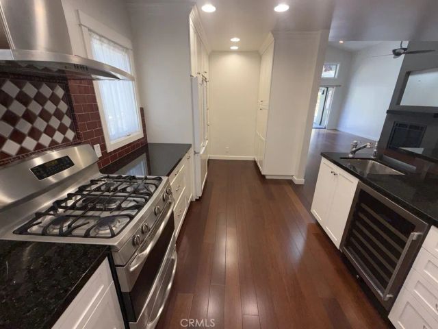 2746 N Kenneth Road North, Burbank, CA 91504
