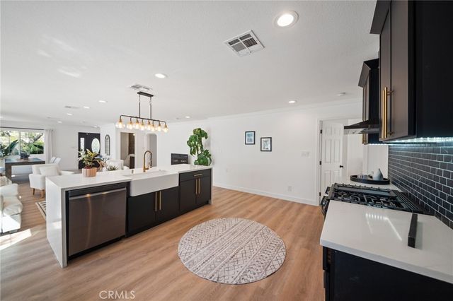 916 N Oxford, Los Angeles, CA 90029