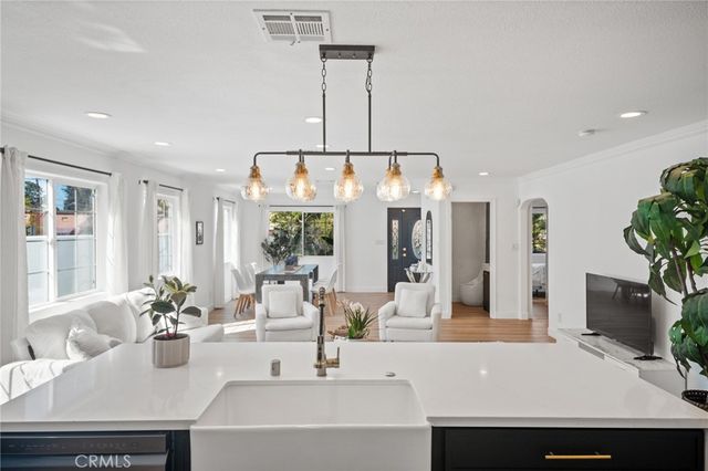 916 N Oxford, Los Angeles, CA 90029