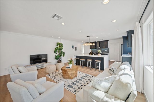916 N Oxford, Los Angeles, CA 90029