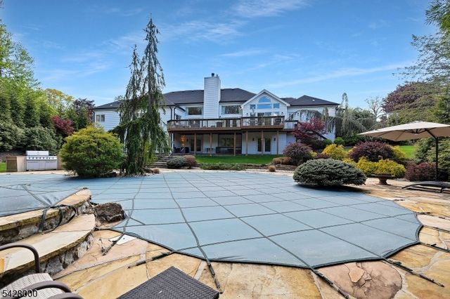 17 Elmwood Dr, Warren Twp., NJ 07059