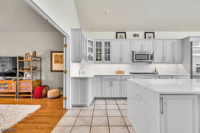 17 Elmwood Dr, Warren Twp., NJ 07059