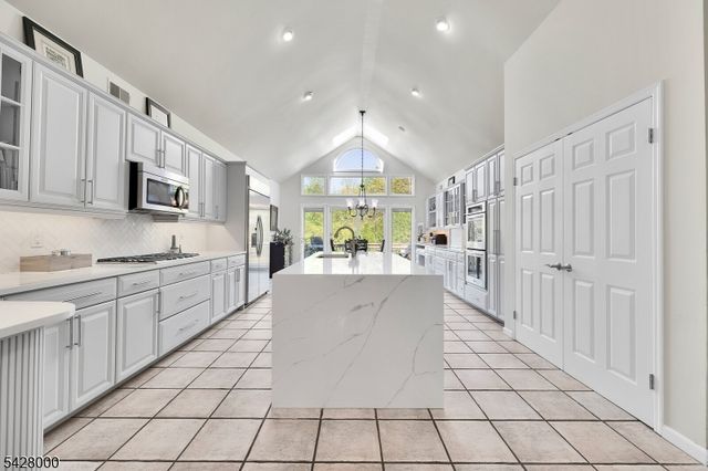 17 Elmwood Dr, Warren Twp., NJ 07059