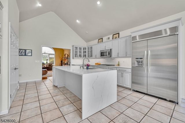17 Elmwood Dr, Warren Twp., NJ 07059