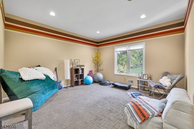 17 Elmwood Dr, Warren Twp., NJ 07059
