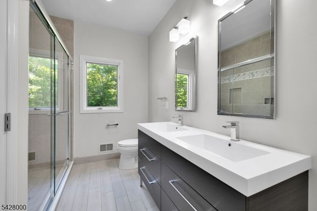 17 Elmwood Dr, Warren Twp., NJ 07059