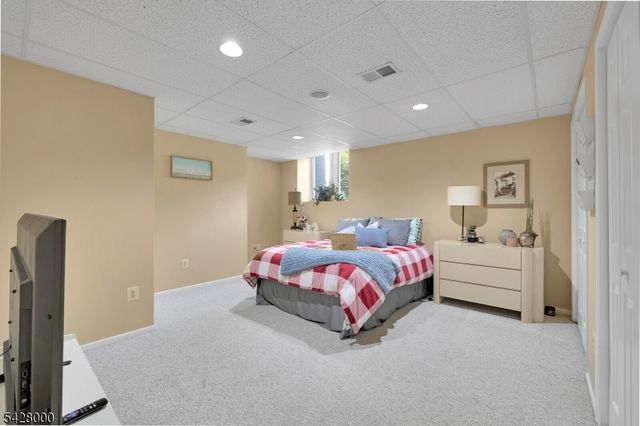 17 Elmwood Dr, Warren Twp., NJ 07059