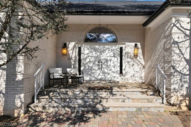 17 Elmwood Dr, Warren Twp., NJ 07059