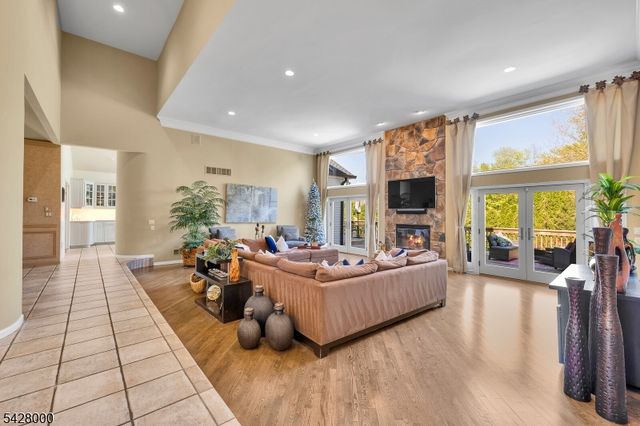 17 Elmwood Dr, Warren Twp., NJ 07059